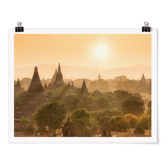 Posters cidades e paisagens urbanas Sun Setting Over Bagan
