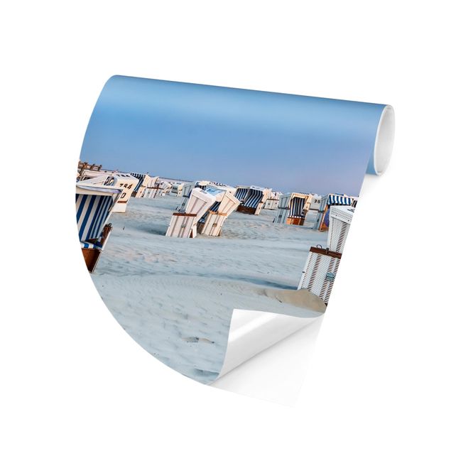 papel de parede moderno Beach Chairs On The North Sea Beach