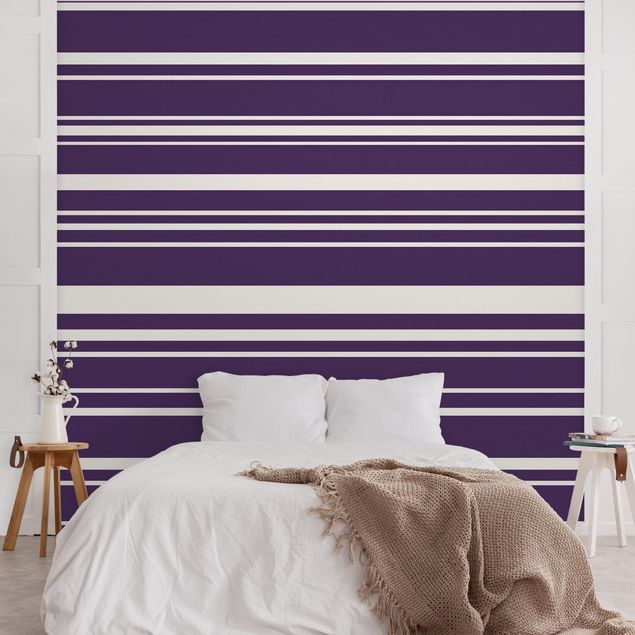 Papel de parede riscas Stripes On Purple Backdrop