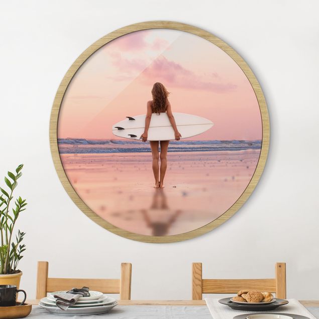 Quadros com moldura praia Surfer Girl With Board At Sunset