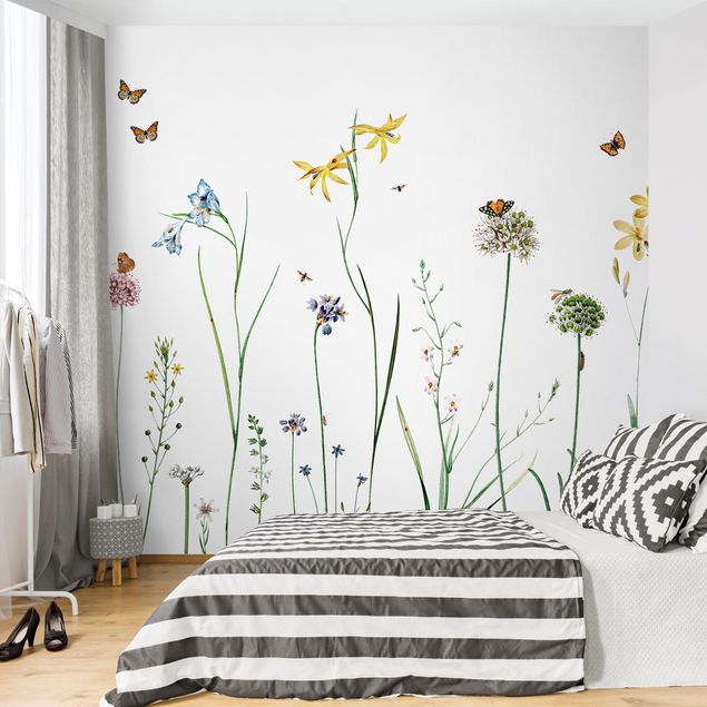 papel de parede moderno para sala Dancing butterflies on wildflowers
