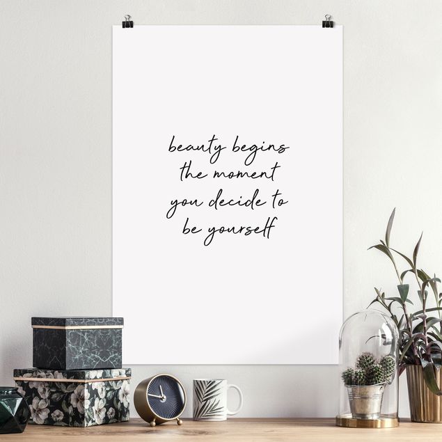 Posters em preto e branco Typography Beauty Begins Quote