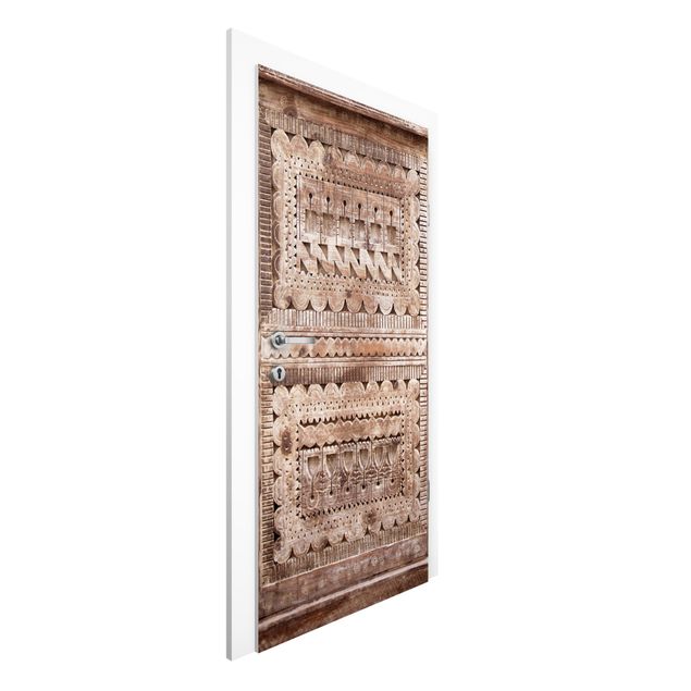 papel de parede madeira Old Ornate Moroccan Wooden Door In Essaouria