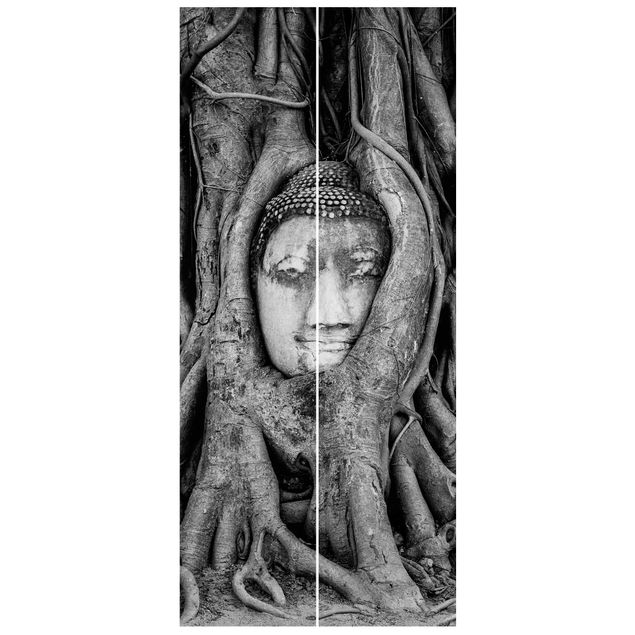 papel parede de flor Buddha In Ayutthaya Lined From Tree Roots In Black And White